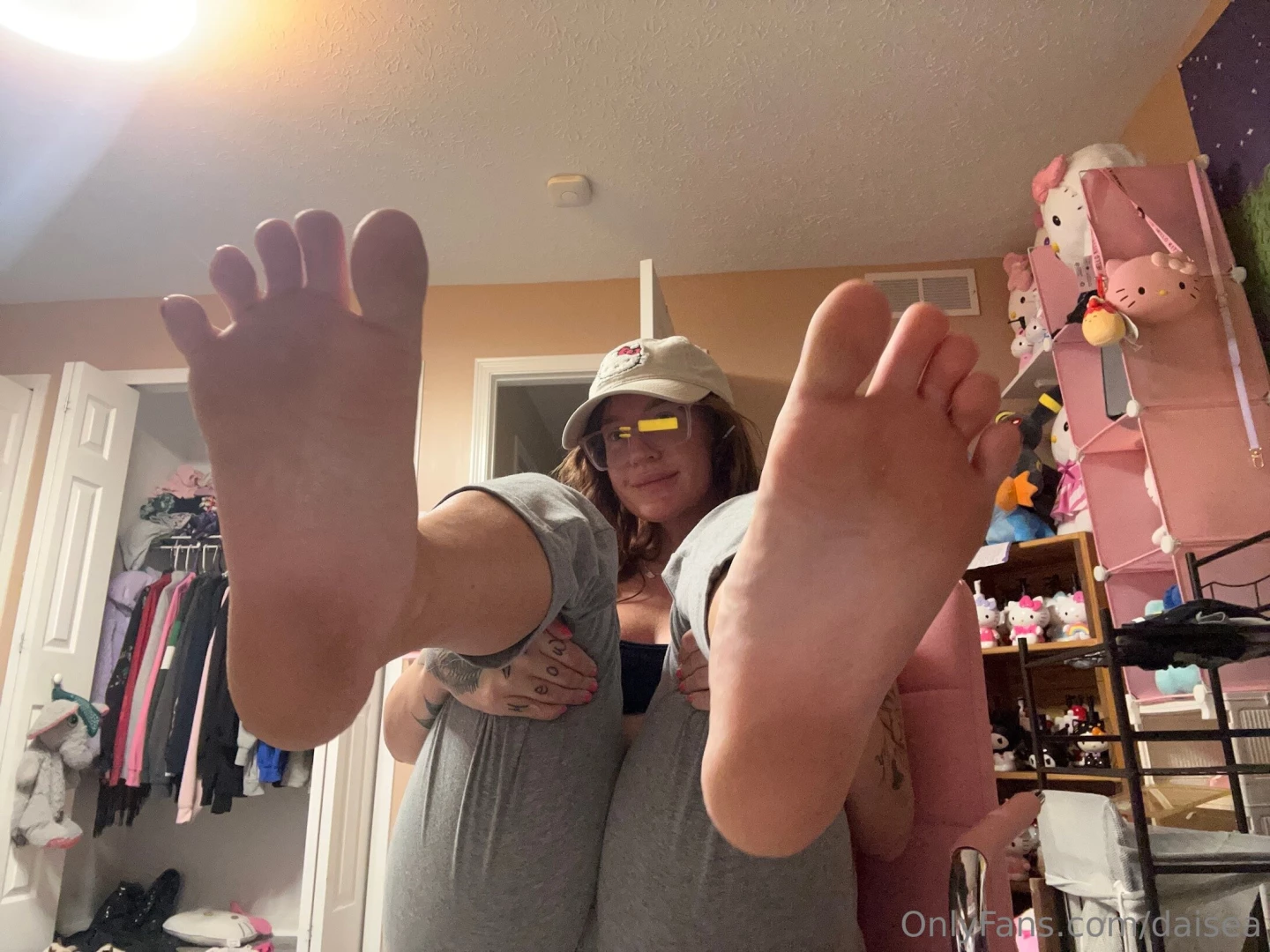 Swipe to take off my slipperssss 