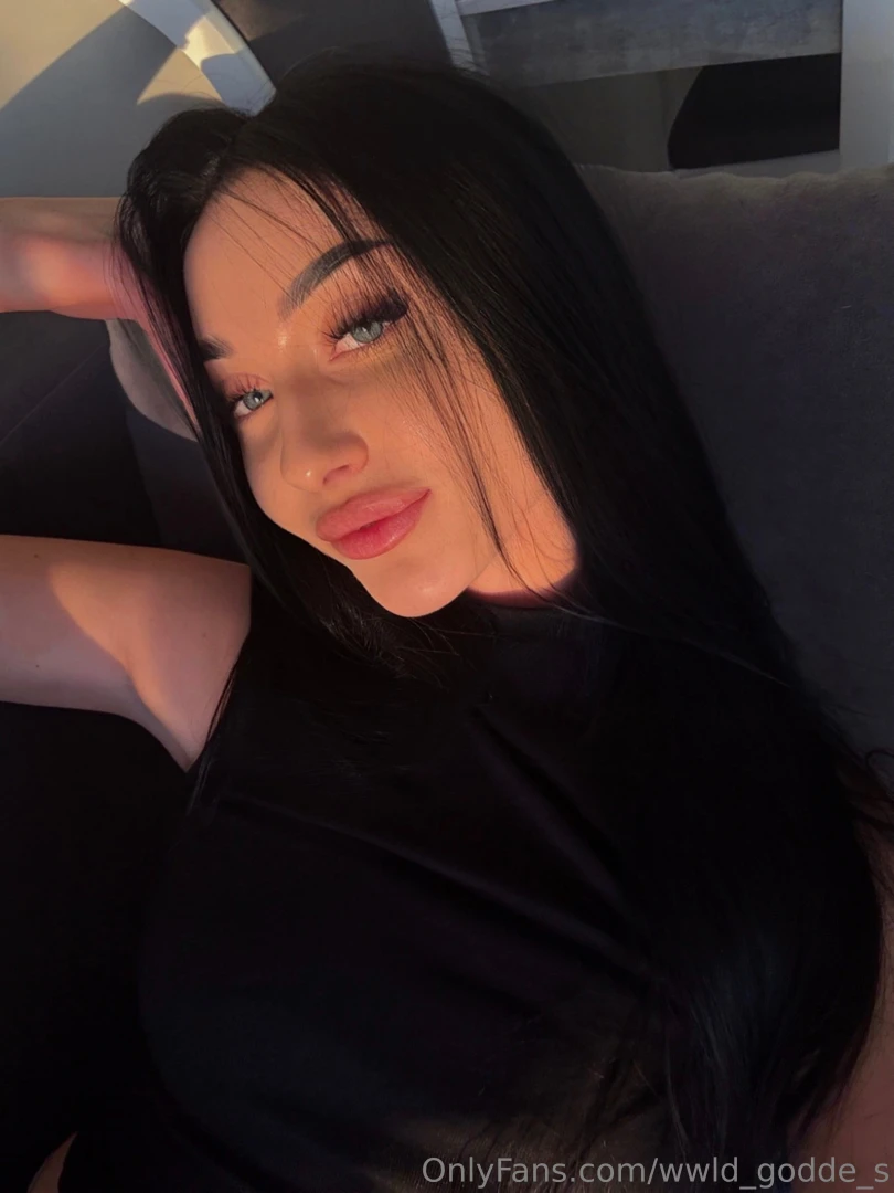 Nothing superfluous just light and mood 