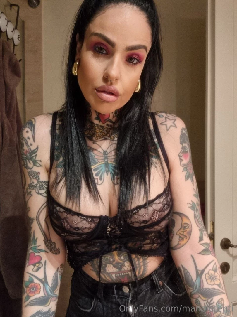 Le vuoi vedere queste super tette mandami un messaggio che giochiamo 