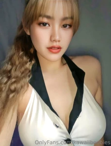 Make up and dressed up to see the boss