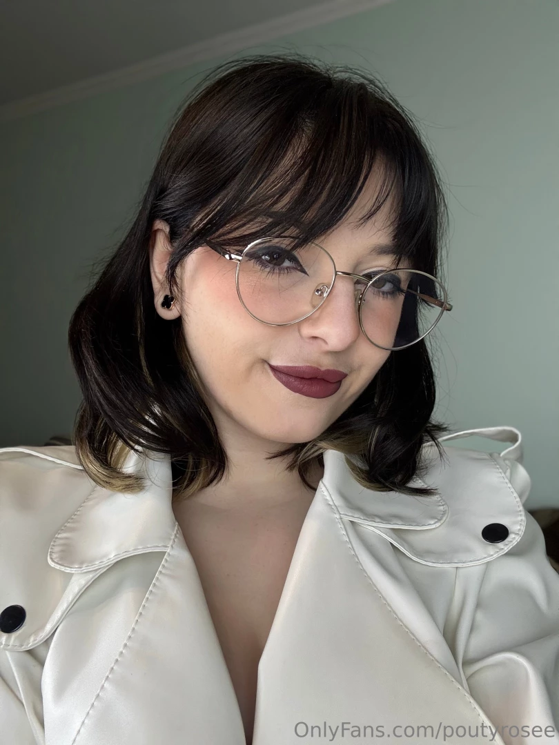 Does a white jacket look good on me honey 
