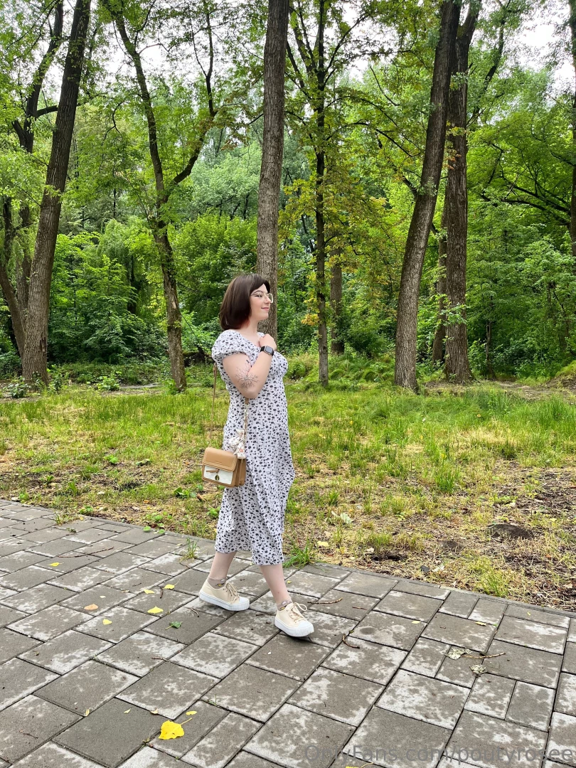 Today i walked in my favorite park it was very beautiful birds singing 