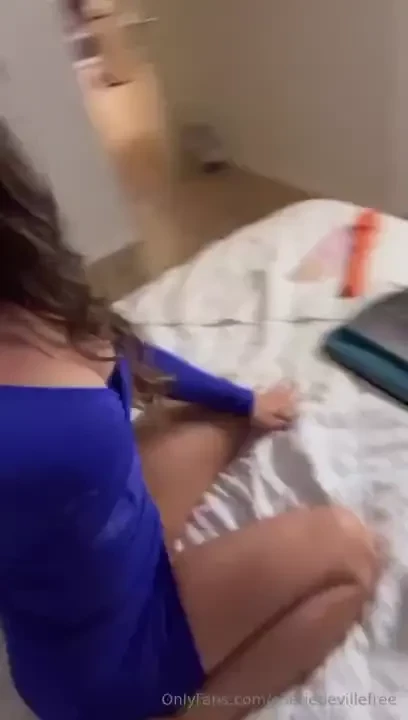 Join me live now on my vip onlyfans page subscribe to cheriedeville 