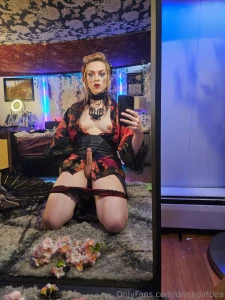 Hi i m sorry its been so long been extremely busy with my studio part 4