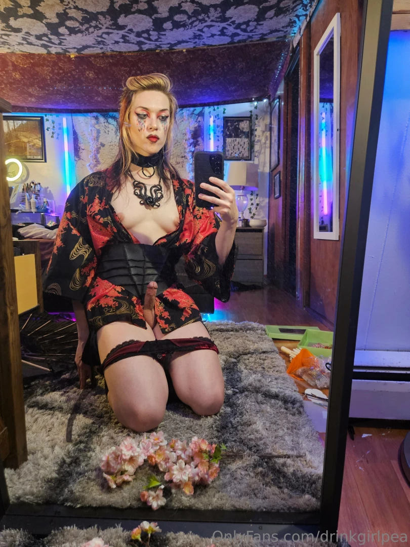 Hi i m sorry its been so long been extremely busy with my studio part 2 