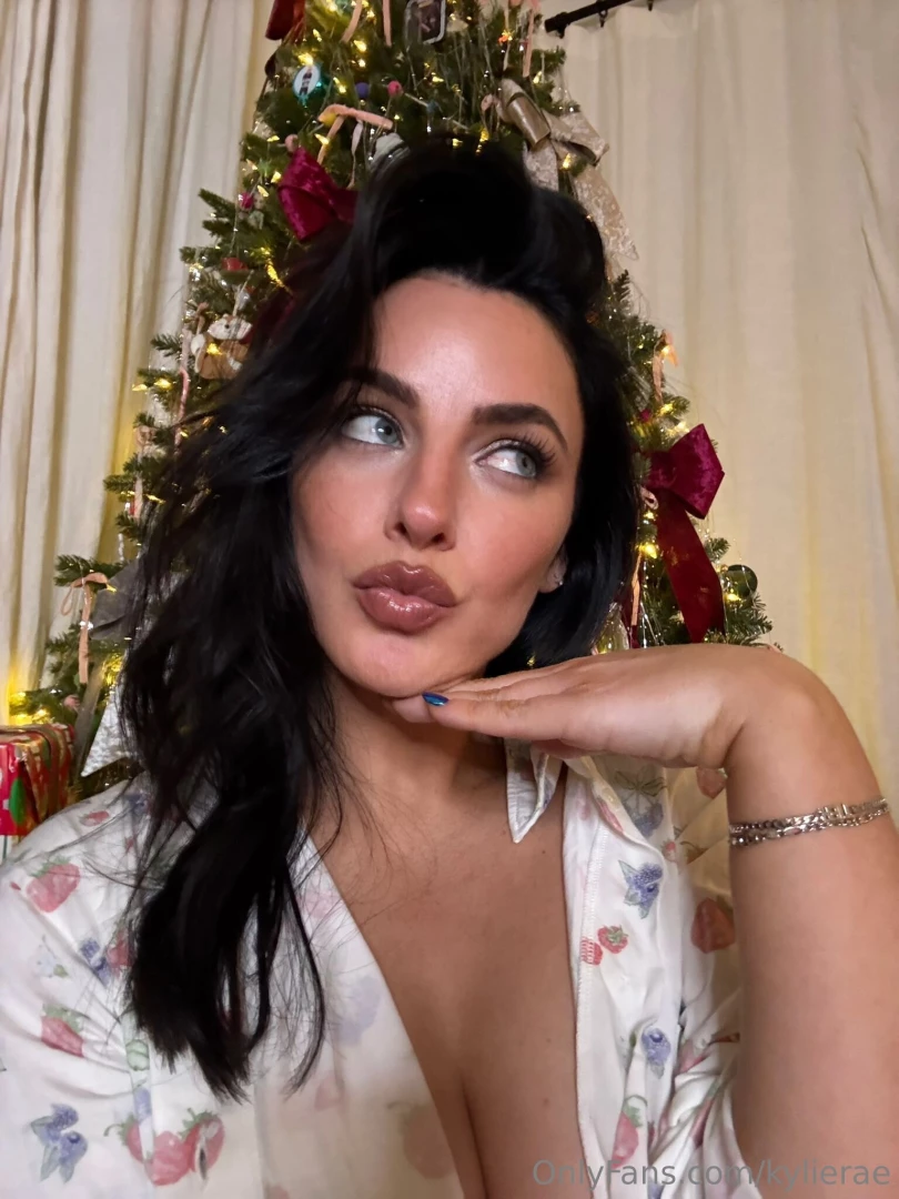 Christmas is coming early kylieraeprivate is discounted until part 1 