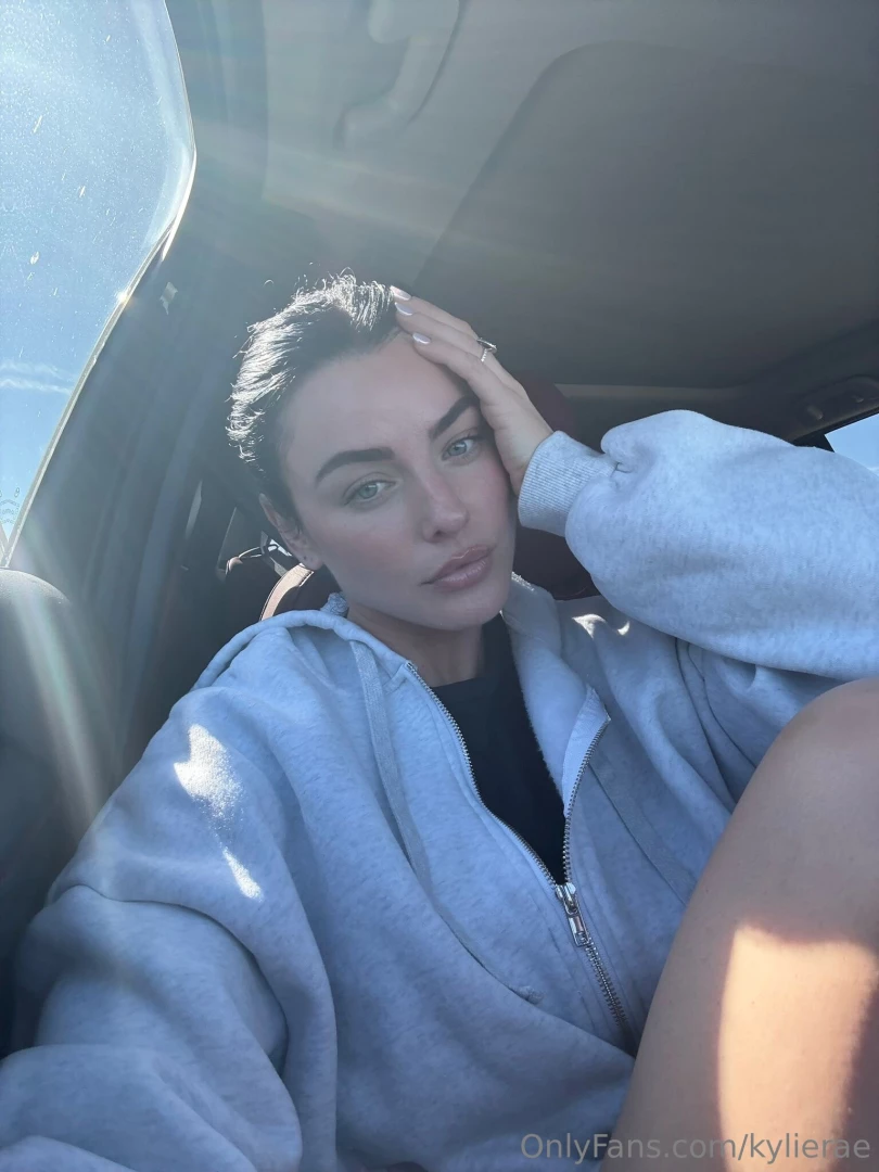 Keep me company and entertain me in this roadtrip pretty please 