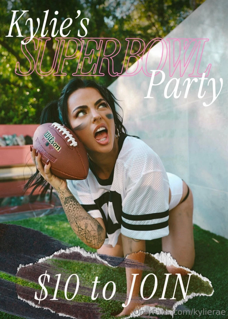 Surpriseeee i m throwing my first ever super bowl of party tomorrow 