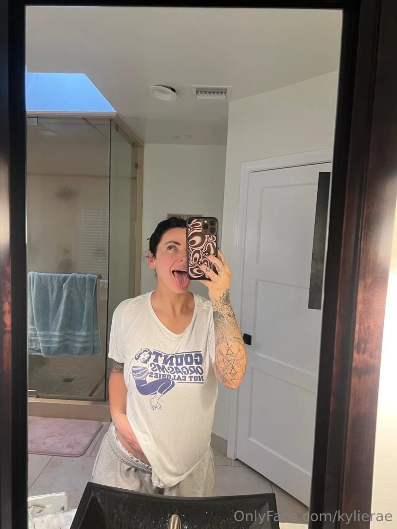 Sending you something naughty to your messages 