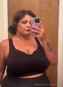 I m posting this normal picture of me cleaning my bathroom just to