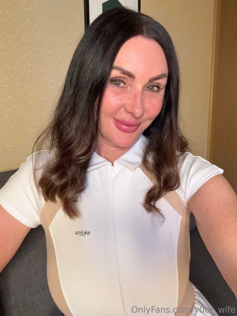 You see me but you don t know who i am yet i know how to be different 