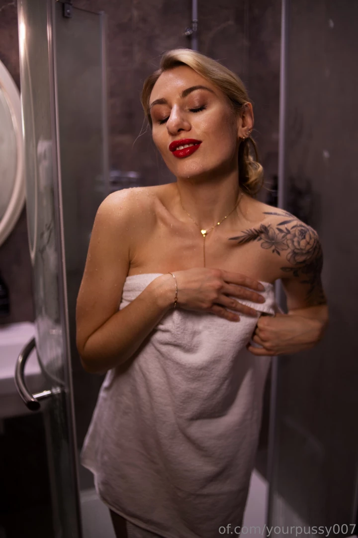 For lovers of beautiful body breasts and feet my full photoshoot in 