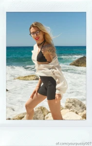 Feeling fabulous and sending you a kiss loving my cozy vibes today