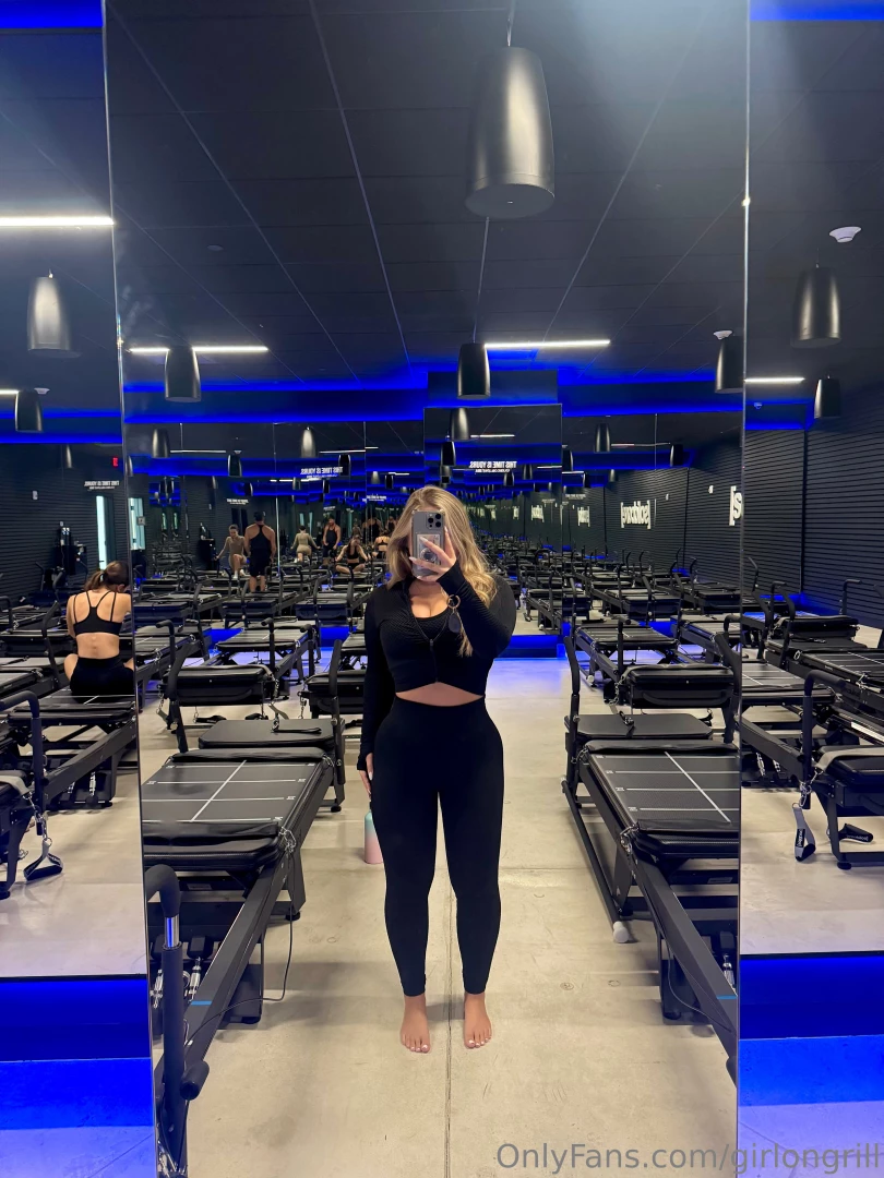 Wanna do a workout together in your room 