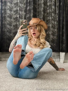 Got a couple in there for all my foot loving people part 1