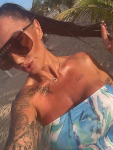 The sun makes me so horny xxxx