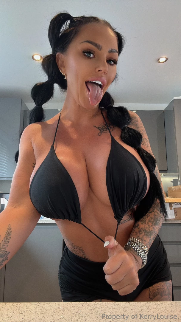 Sticking my dildo to my shower glass to suck it to back up to it 