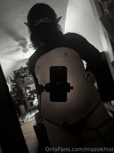 Not the belly button censor