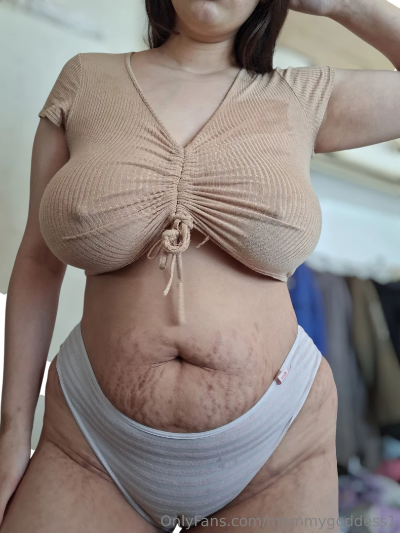 Did anyone wake up hungry mommy brought dinner 