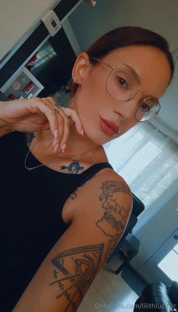 Hapoy holidays and happy new years yall xxxx 