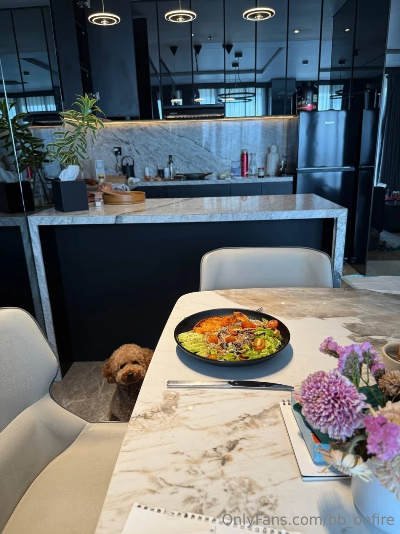 Someone really wants me to share my dinner 