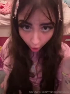 Im ur daughter and u watch me from the camera u hav in my room while u