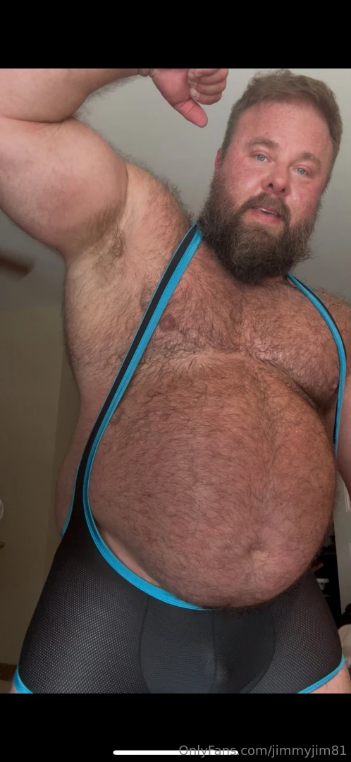 Eating a burrito in my singlet and rubbing my big growing belly makes part 1 