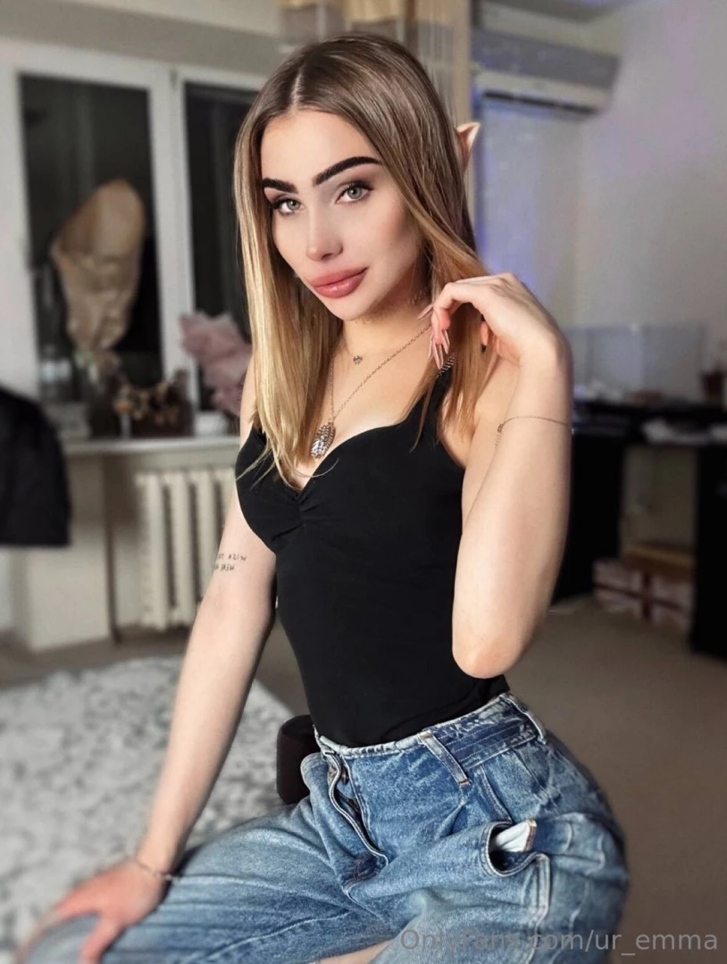 I m going for a walk and i want to share my outfit what do you think 