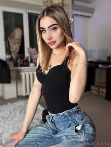 I m going for a walk and i want to share my outfit what do you think