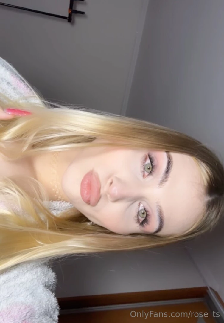 Got my lipstick on and ready to conquer the world i love this moment 