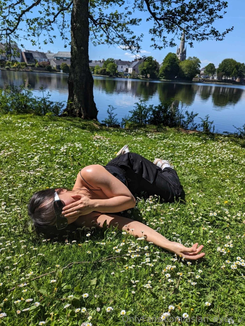 Feeling absolutely radiant today captured this little moment of 