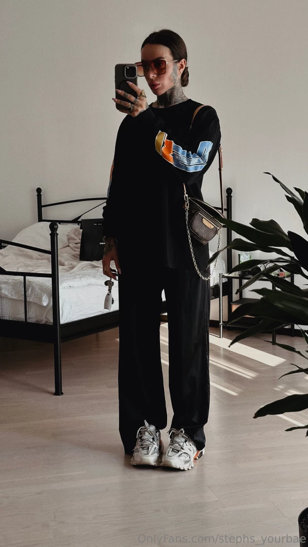 Today i just feel relaxed and happy i want to enjoy the day stroll 