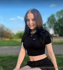 Free subscription lolla_honey write to her lolla_honey she is online part 18