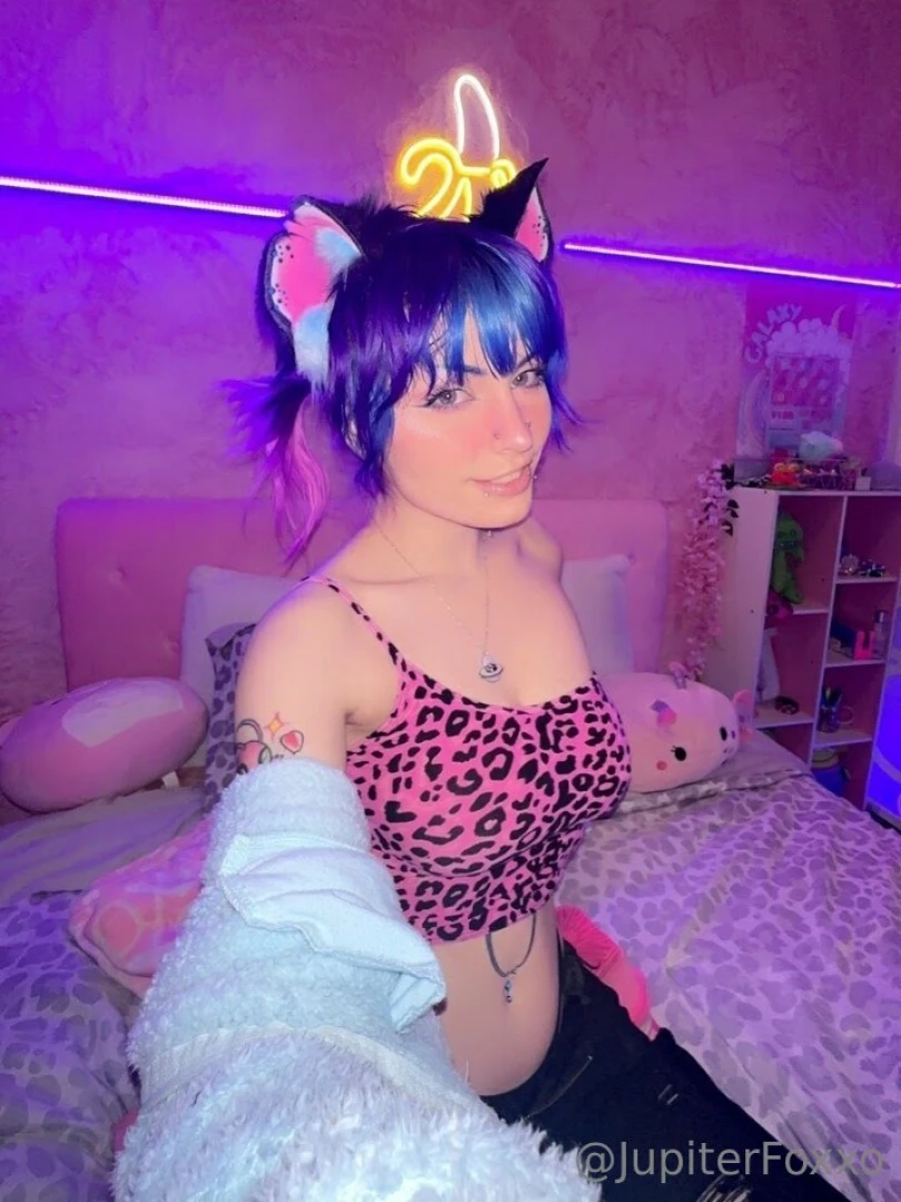 Print all over but still good ol foxxo 
