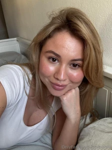 Keeping it basic but still making it a l e w k white tee faux leather