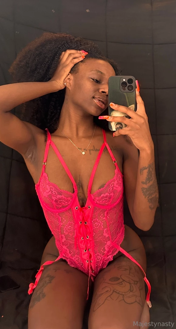 This lingerie s got me feeling like i m ready to steal the show 