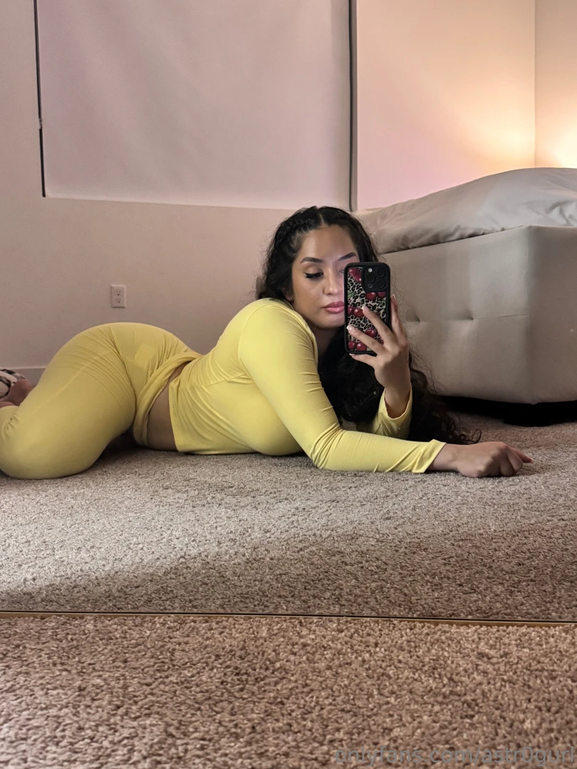 Must wanna bite it or sum 