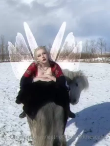 Helloooo i had so much fun yesterday shooting this photoshoot with part 13