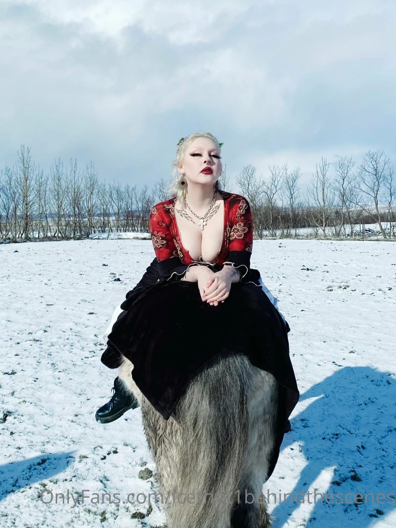 Helloooo i had so much fun yesterday shooting this photoshoot with part 8 