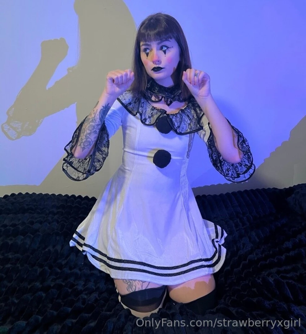 Do you like clown girls ps these pictures get naughtier just wait part 4 