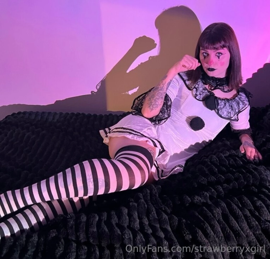Do you like clown girls ps these pictures get naughtier just wait 