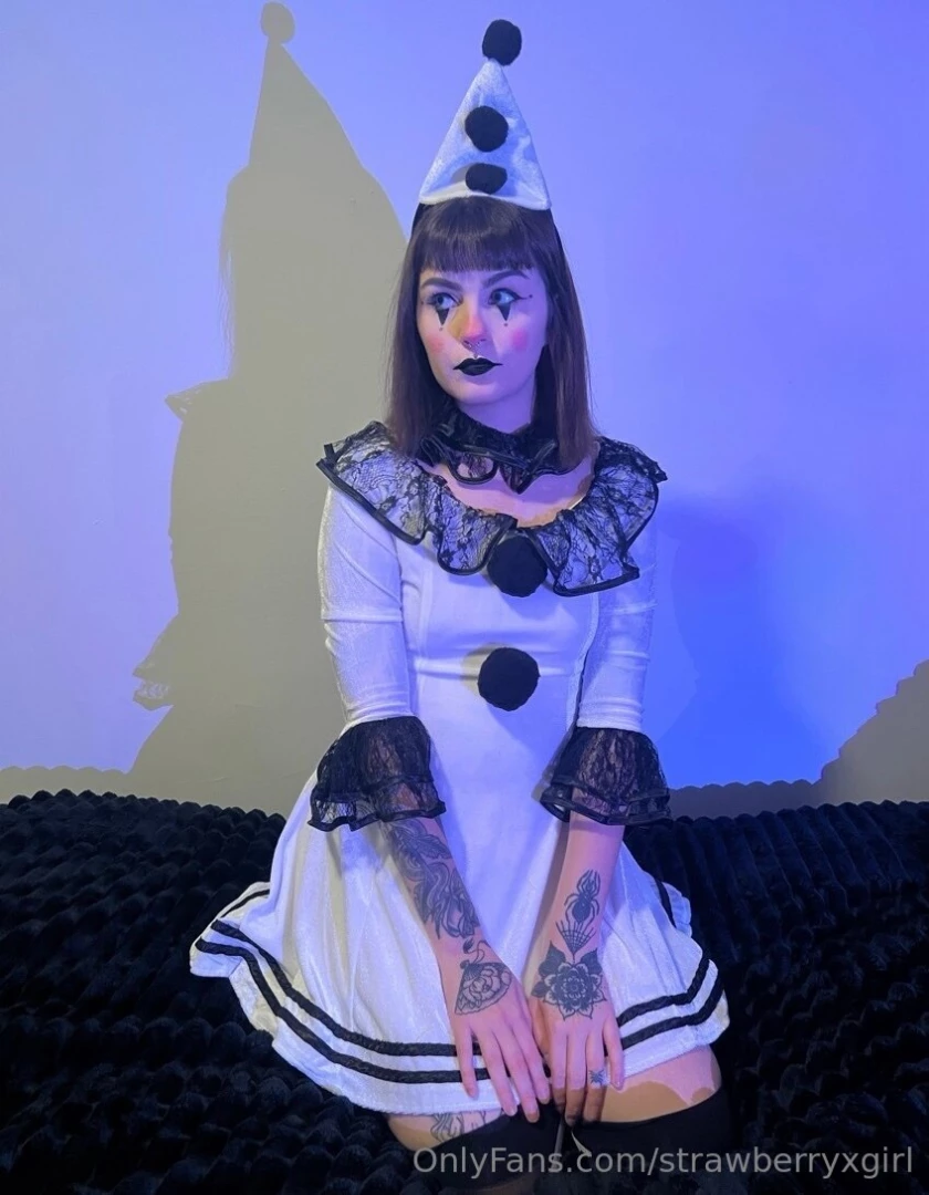 Do you like clown girls ps these pictures get naughtier just wait part 2 