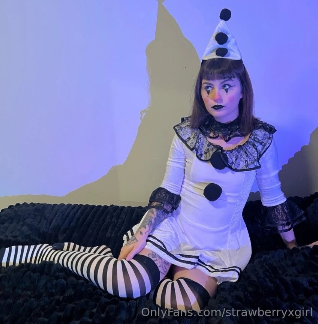 Do you like clown girls ps these pictures get naughtier just wait part 7 