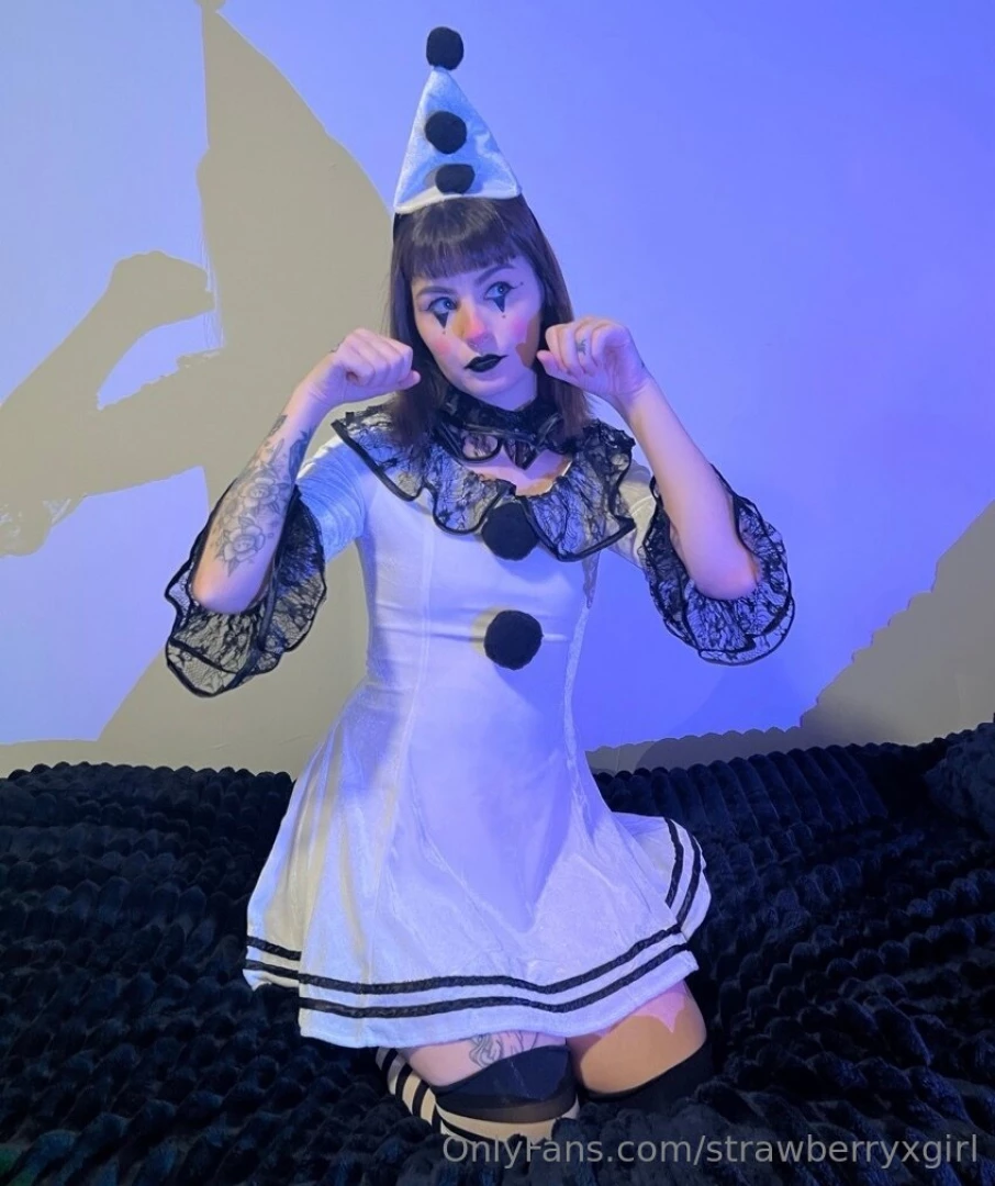 Do you like clown girls ps these pictures get naughtier just wait part 23 