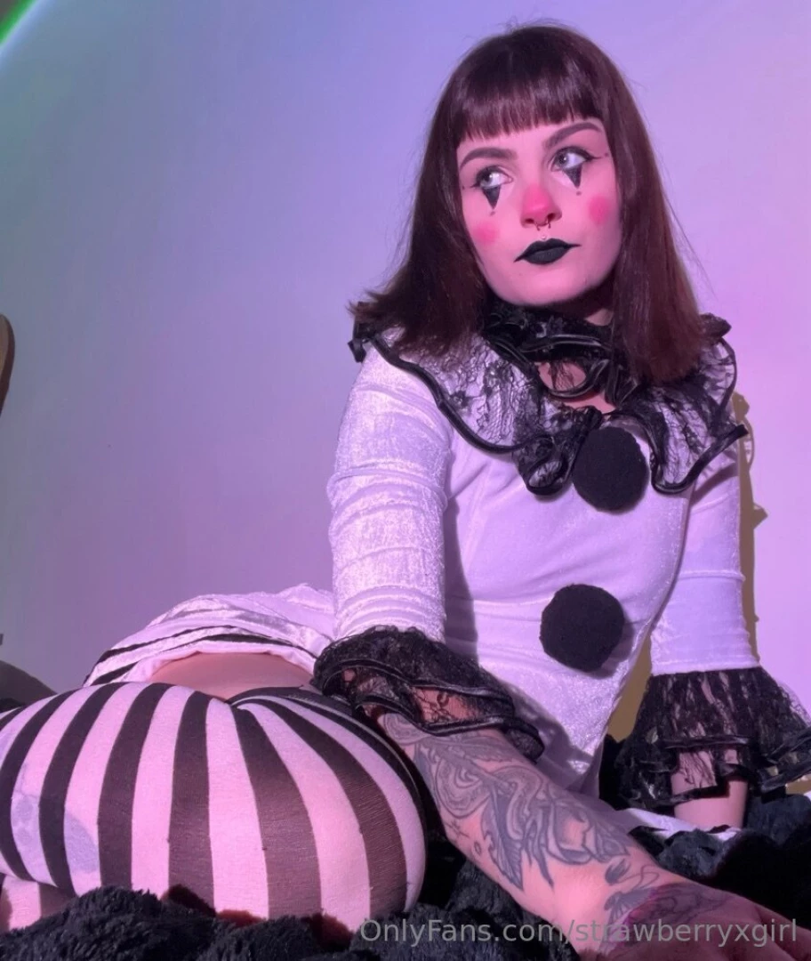 Do you like clown girls ps these pictures get naughtier just wait part 20 