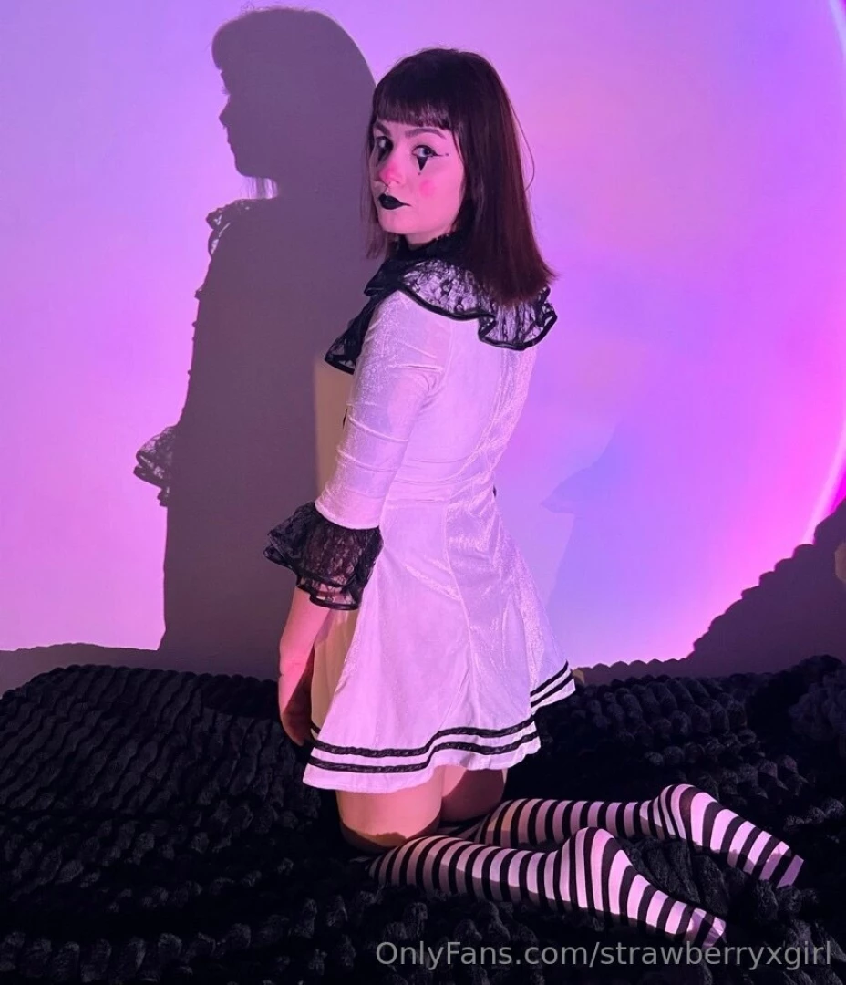 Do you like clown girls ps these pictures get naughtier just wait part 10 