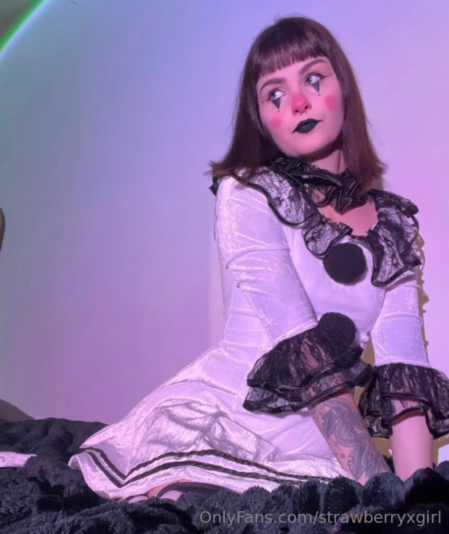 Do you like clown girls ps these pictures get naughtier just wait part 18 