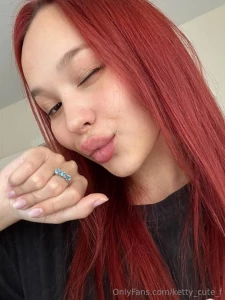 Embracing my side with all the cuteness and sparkle i can muster my