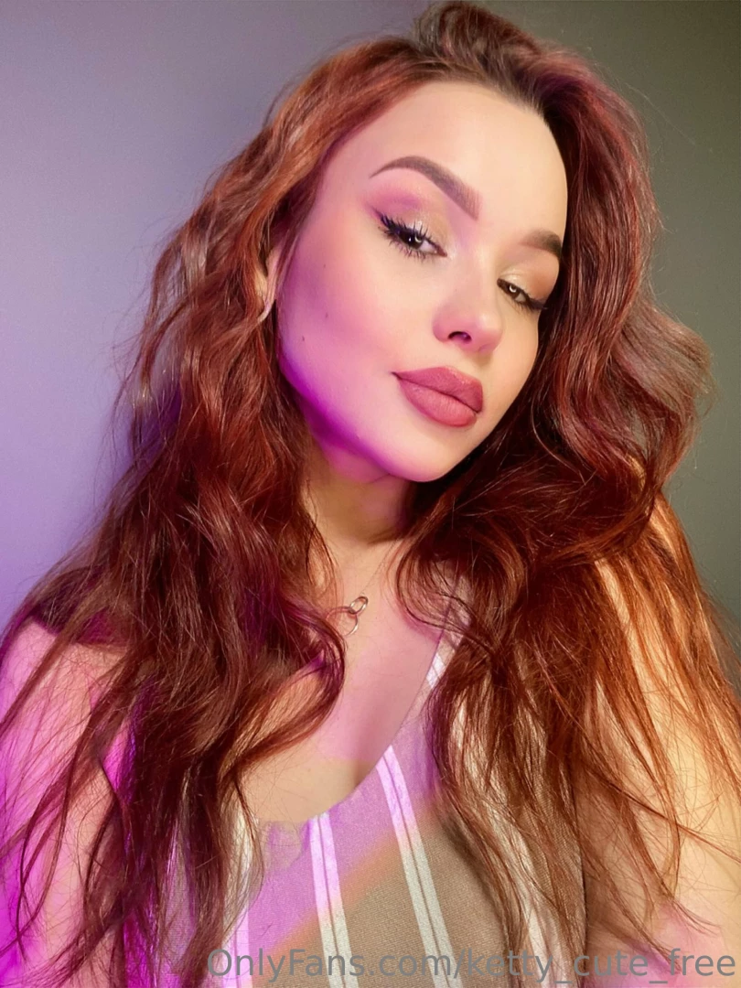 Just feeling myself today loving the glow and good vibes 