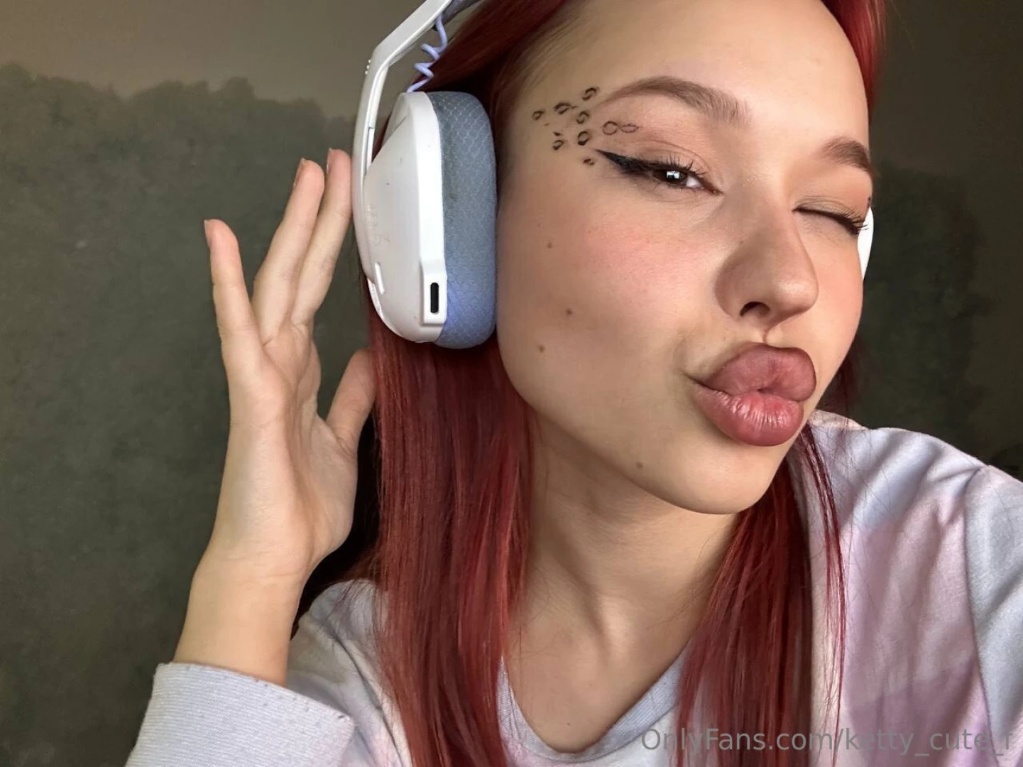 Hello everyone my dears how is your day going today i wanted to chat 